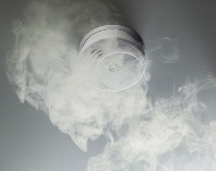 Rauchmelder im Rauch