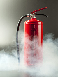 Feuerlöscher mit Rauch